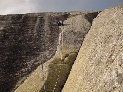 Coster di Cima Poia, Val Adamé - Mille Splendidi Soli (7a, 270m, Sibilla Bariani, Gianni Tomasoni 08/2013).