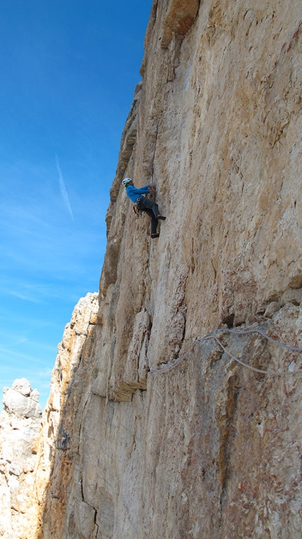 Sass de la Crusc, Dolomiti - Josef Hilpold e Ulrich Viertler durante l'apertura di Wüstenblume, Sass de la Crus, Dolomiti.