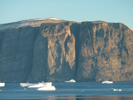 Greenland - Ivnarssuaq Great Wall seen from Ikerasak