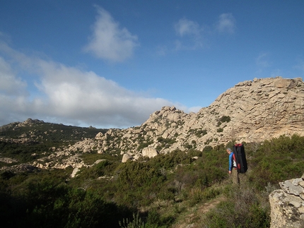 La Sportiva Sardinia Bloc Scouting - La Sportiva athletes discover Sardinia’s unexplored blocks