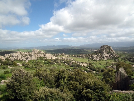 La Sportiva Sardinia Bloc Scouting - La Sportiva athletes discover Sardinia’s unexplored blocks