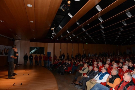 Serata Ragni di Lecco - High Summit - Agostino da Polenza presidente Comitato Ev-K2-CNR alla serata Un ponte infinito dei Ragni di Lecco per l'apertura di High Summit 