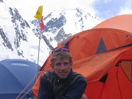 Walter Nones dies on Cho Oyu