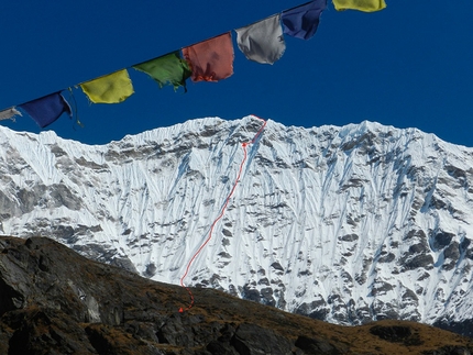 Kang Nachugo Est, Santiago Padros & Domen Kastelic - Kang Nachugo Est and the route line chosen by Santiago Padros and Domen Kastelic