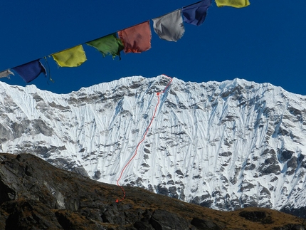 Kang Nachugo Est, Santiago Padros & Domen Kastelic - Kang Nachugo Est and the route line chosen by Santiago Padros and Domen Kastelic