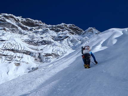 Kang Nachugo Est, Santiago Padros & Domen Kastelic - Domen Kastelic on day 1, with more than 1000m of climbing above them