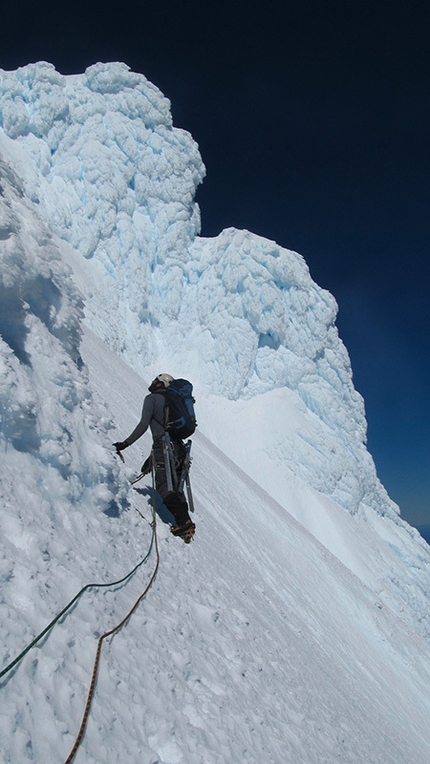 Volcán Corcovado, Patagonia, Cile - Sergio Infante, Ignacio Vergara and Armando Montero during their ascent of Volcán Corcovado on 28/09/2013.