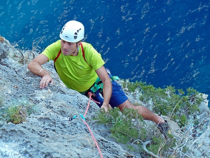 Marinaio di foresta - Pedra Longa, Baunei, Sardegna - Marinaio di foresta (Pedra Longa): Giorgio Caddeo sul terzo tiro della via