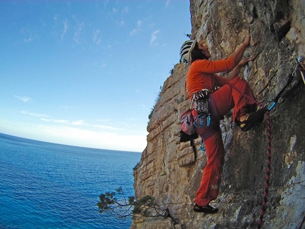 Marinaio di foresta - Pedra Longa, Baunei, Sardegna - Marinaio di foresta (Pedra Longa): Cecilia Marchi inizia il secondo tiro.