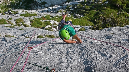 Fisioterapia d'urto, Cima Dagnola, Brenta Dolomites - Luca Giupponi and the dyno on pitch 4 of Fisioterapia d'urto