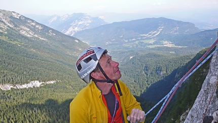 Fisioterapia d'urto, Cima Dagnola, Brenta Dolomites - Luca Giupponi and the crag Cavedago on the horizon