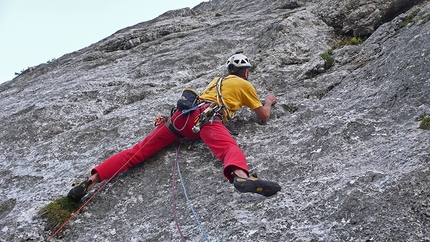 Fisioterapia d'urto, Cima Dagnola, Brenta Dolomites - Nicola Sartori making the first ascent of pitch 6, Fisioterapia d'urto