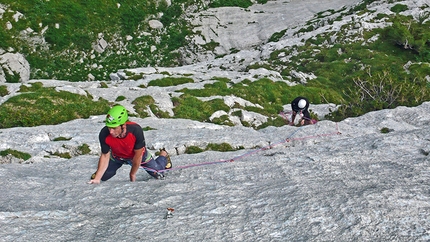 Via Fisioterapia d'urto, Cima Dagnola, Dolomiti di Brenta - Luca Giupponi nella Rotpunkt del 4° tiro di Fisioterapia d'urto