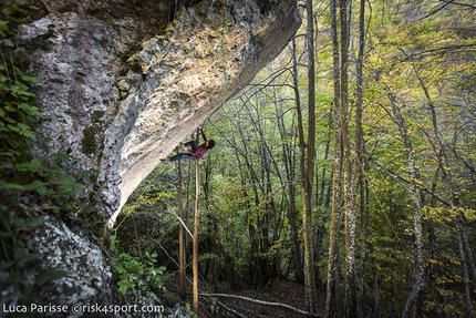 Matteo Cittadini - Matteo Cittadini ripete Hole's Trilogy 8c a Roccamorice, Abruzzo