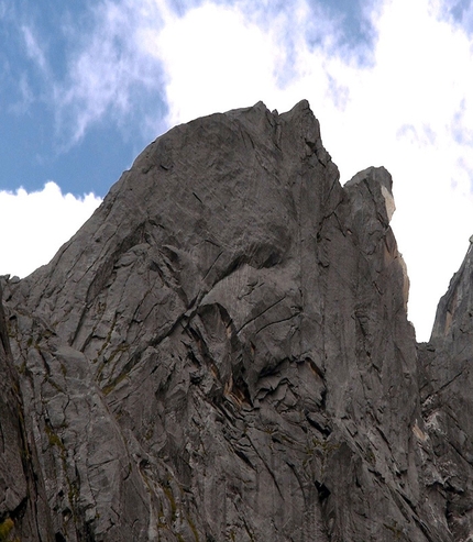 Seerdengpu, Shuangqiao, China - Playing with Fire, (500m, 5.10-, Dave Anderson, Szu-ting Yi, Yunching Liu) South Ridge, Seerdengpu