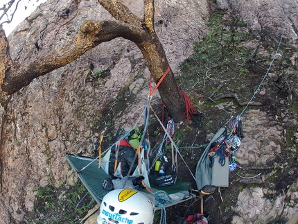 El Gigante, Messico - Cecilia Buil e Tiny Almada durante l'apertura di Tehué (700m, VI, 7a/A3, 8-18/10/2013), El Gigante, Messico