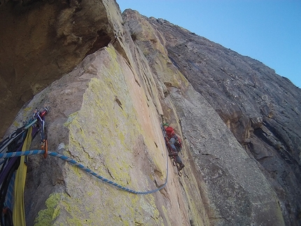 El Gigante, Messico - Cecilia Buil e Tiny Almada durante l'apertura di Tehué (700m, VI, 7a/A3, 8-18/10/2013), El Gigante, Messico