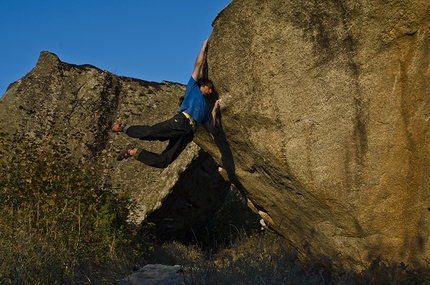 Bouldering at Prilep, Macedonia - Niccolò Ceria on Mala Smetka 7B