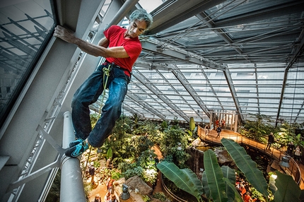 Manolo arrampica al MUSE di Trento