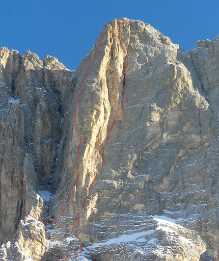 Civetta, Dolomiti - Su Alto prima del crollo con i tracciati delle vie Piussi (a sinistra) e Livanos (a destra)