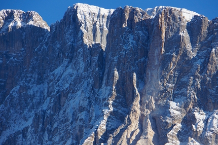 Civetta, Dolomiti - Quello che rimane dell spigolo nord ovest della Cima Su Alto nel gruppo del Civetta in Dolomiti dopo il crollo il 16/11/2013.