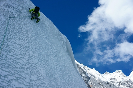 K6, Charakusa Valley, Karakorum, Pakistan - Raphael Slawinski e Ian Welsted durante la prima salita del K6 (7040m), Charakusa Valley, Karakorum, 07/2013