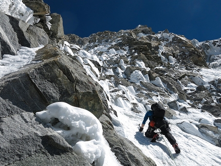 K6, Charakusa Valley, Karakorum, Pakistan - Raphael Slawinski e Ian Welsted durante la prima salita del K6 (7040m), Charakusa Valley, Karakorum, 07/2013