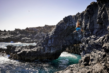 Jörg Guntram and the bouldering on Tenerife