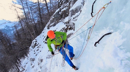 Le basi per l'arrampicata sulle cascate di ghiaccio in video: chiodatura, soste, Abalakov
