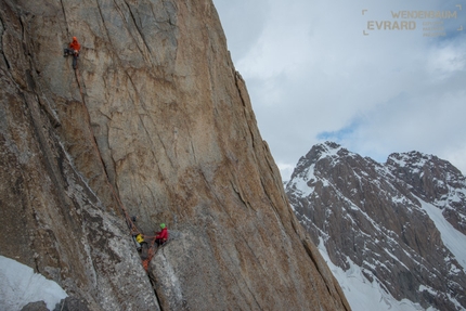 Kyzyl Asker - China Jam - Nicolas Favresse, Sean Villanueva, Stephane Hannsens and Evrard Wendenbaum on the Kyzyl Asker South Pillar, China, September 2013