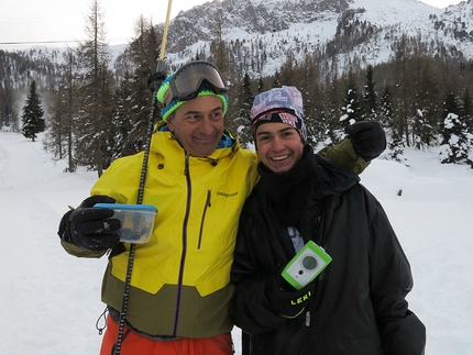 Progetto Icaro - Progetto Icaro: Paolo Tassi con giovane freerider durante la prima tappa il 30/11/2013 a Passo San Pellegrino
