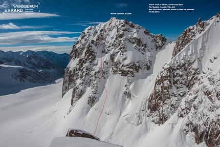 Great Walls of China, Kyrgyzstan - The line of Double Trouble (TD-, AI4, 800m) up the NE Face of the Great Walls of China in Kyrgyzstan climbed by Bas Visscher, Vincent Perrin and Bas van der Smeede on 16/08/2013.