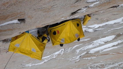 Torre Egger parete Ovest, Patagonia - I portaledge sulla parete Ovest della Torre Egger, durante il tentativo di Ermanno Salvaterra, Tomas Franchini e Francesco Salvaterra, novembre 2013