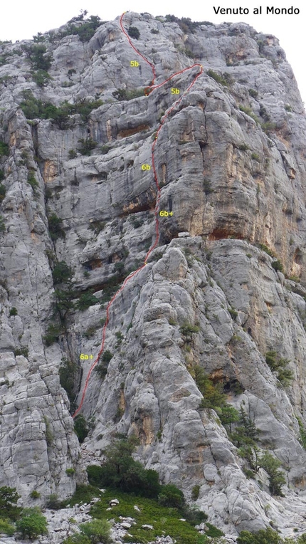 Doloverre di Surtana, Sardegna - Il tracciato di Venuto al mondo (6b+, 6a+ obbl).