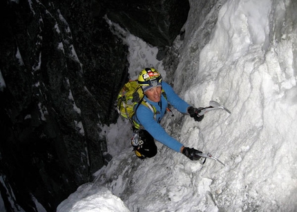 Beka Brakai Chhok 2008 - Simone Moro climbing through the night.