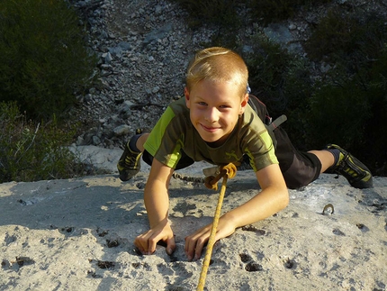 Climbing in Sardinia: news 7 - Neumann junior trying the new routes put up by his father