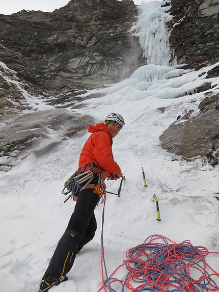 Schwarze Witwe, Austria - Schwarze Witwe, Hohe Warte, Austria (WI6 M5, 800m, Gerry Fiegl, Simon Gietl 22/12/2013)