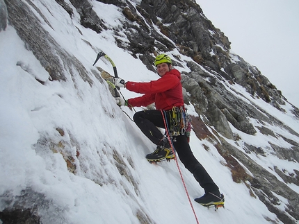 Schwarze Witwe, Austria - Schwarze Witwe, Hohe Warte, Austria (WI6 M5, 800m, Gerry Fiegl, Simon Gietl 22/12/2013)