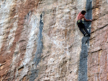 Abella de la Conca - Geir Soderin su Somni sauna, un progetto da 8c al Settore Canyon