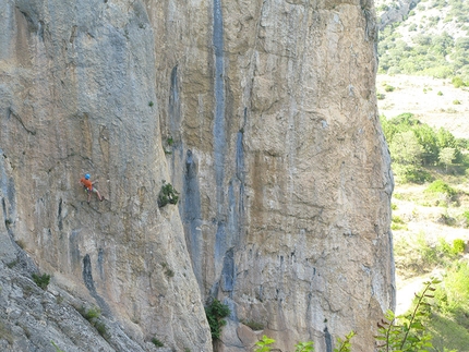 Abella de la Conca, Spain - Stan Harris climbing Hilfe 6c+ at the sector Costera