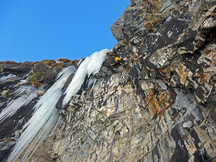 B&B – Azione indecente. Dry tooling at Cogne - Giulia Venturelli climbing Per iniziare...