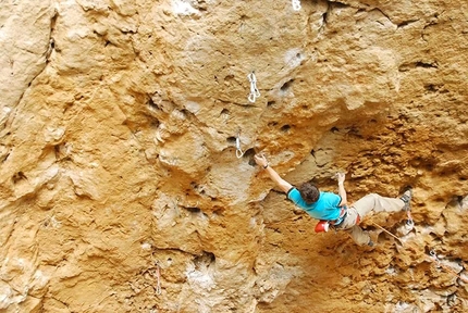 Stefano Ghisolfi da 9a alla Grotta dell'Arenauta