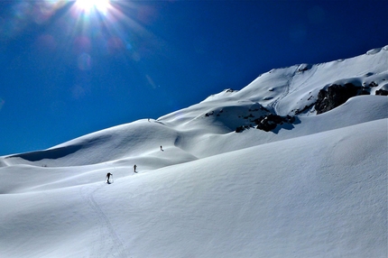 Apuan Alps - Ski mountaineering in the Apuan Alps: climbing up the hollows on Carcaraia