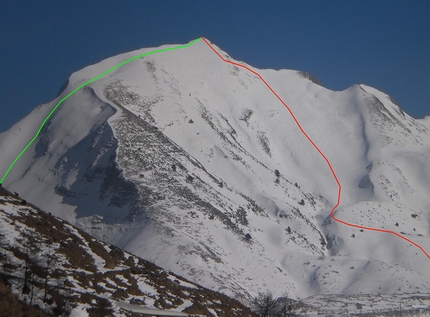 Alpi Apuane - Scialpinismo nelle Alpi Apuane: i due itinerari del Monte Sagro, il versante classico Ovest (rosso) ed il più ripido Nord-Ovest (verde)