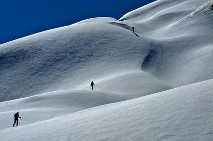 Apuan Alps - Ski mountaineering in the Apuan Alps: ascending the hollows up Carcaraia