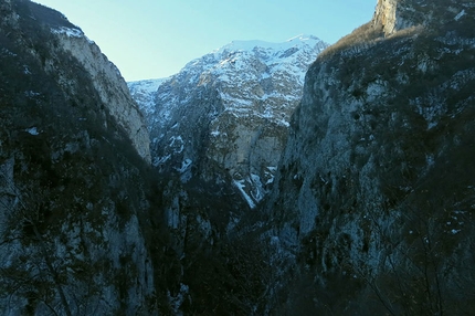 Il Grande salto, Valle Inferno, Majella - Valle Inferno on the left and Valle Selvaromana aon the right, in the middle the East Face of Murelle