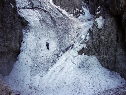 Il Grande salto, Valle Inferno, Majella - Above the leap, giant avalanches fill the base - at least 10 - 15m high.