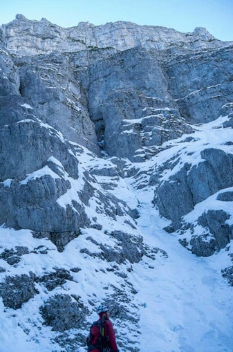 Il Grande salto, Valle Inferno, Majella - The gully winds its way up the right to reach the series of ledges and mixed terrain that lead past the overhanging Grande Salto.