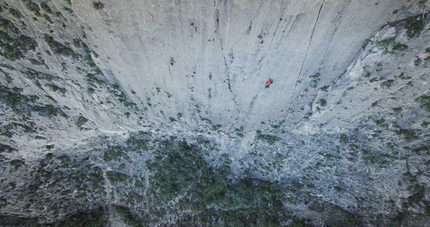 Alex Honnold - Alex Honnold durante la salita senza corda di El Sendero Luminoso (7b+/c, 500m) El Toro, Potrero Chico, Messico.