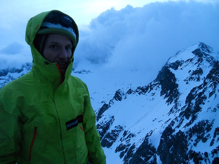 Pysny stit, Monti Tatra - Pavol Rajcan durante la prima libera invernale della via Královský previs, il Tetto del re, sulla parete Ovest del Pysny stit, Monti Tatra.